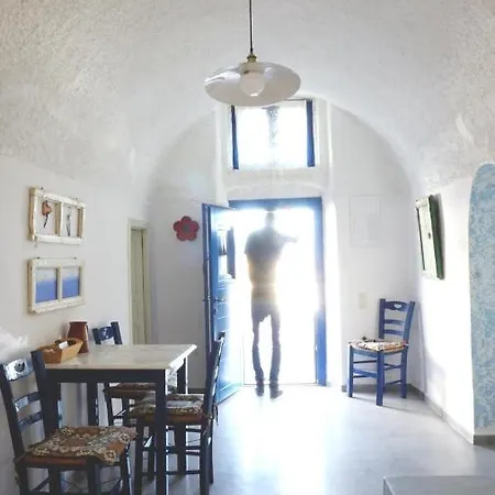 Joy House Akrotiri (Santorini)