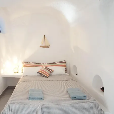 Joy House Akrotiri (Santorini)